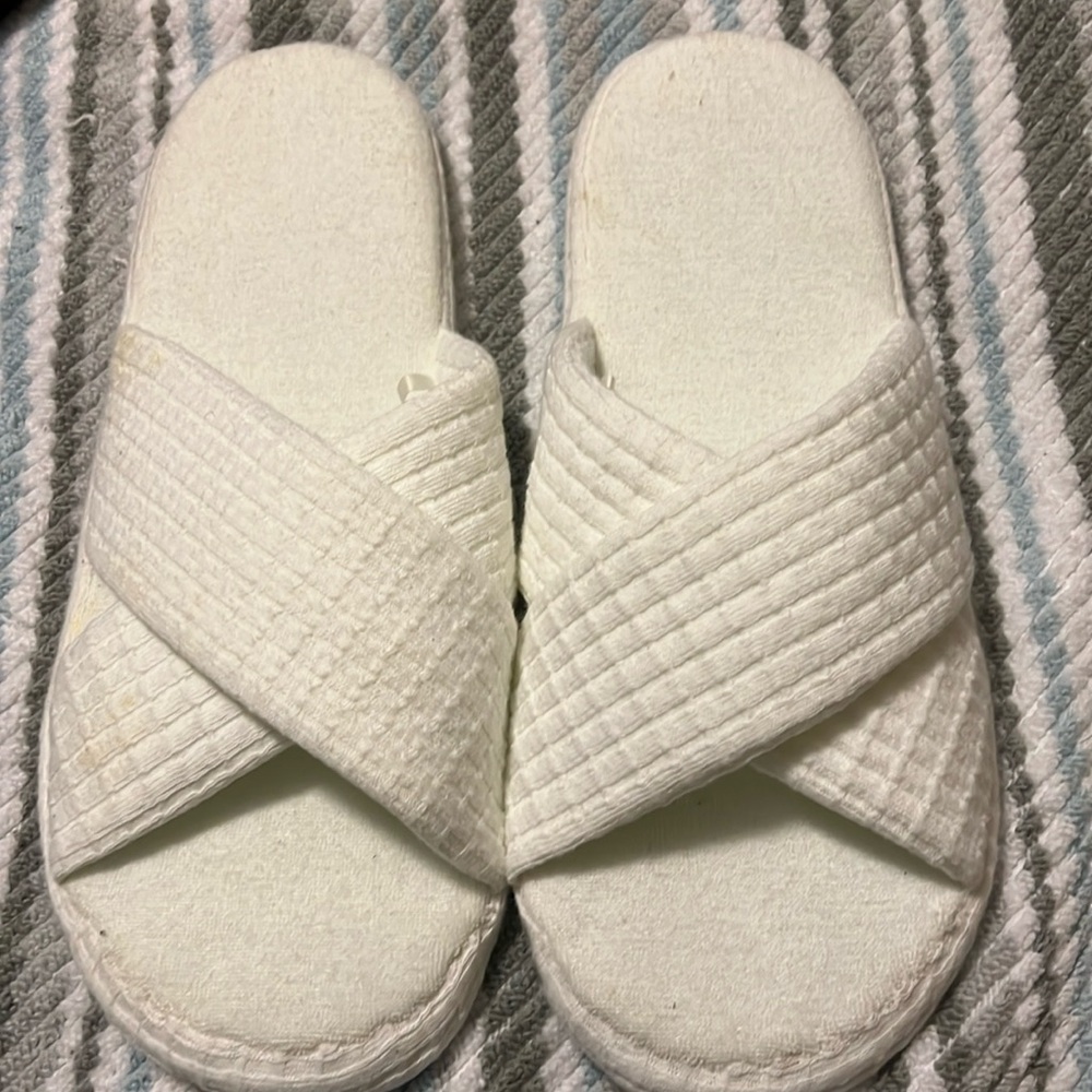 Cacique bedroom slippers
